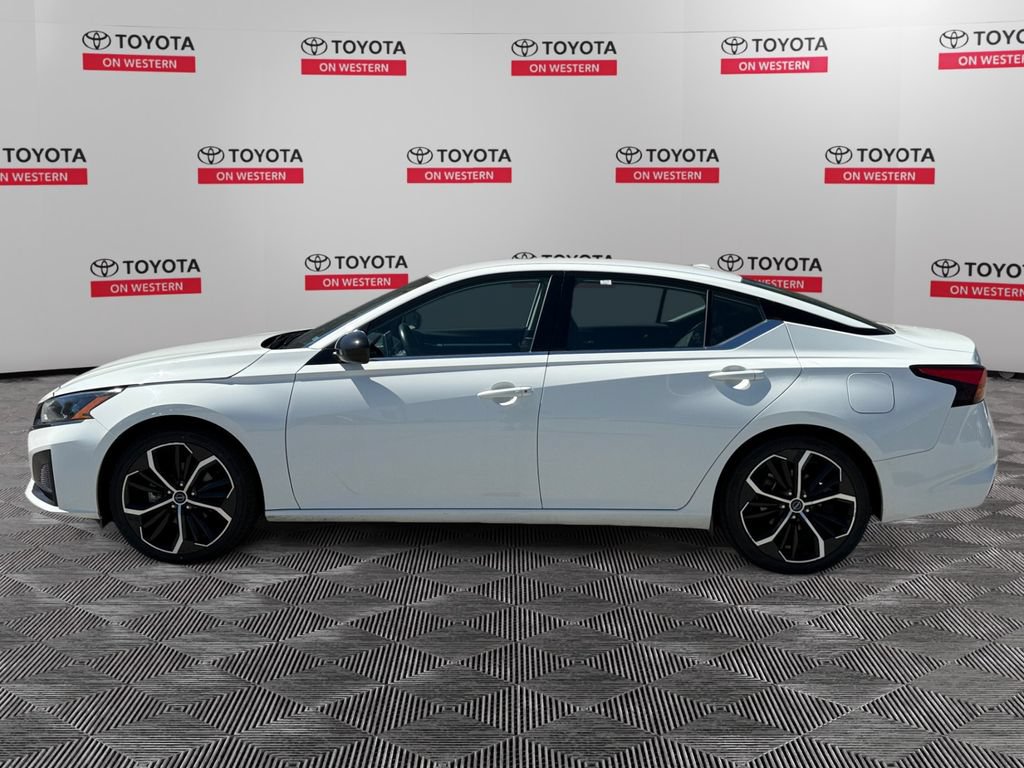 Used 2024 Nissan Altima 2.5 SR FWD image 8