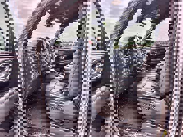 Used 2023 Chevrolet Tahoe LT w/ Luxury Package AWD/4WD image 3