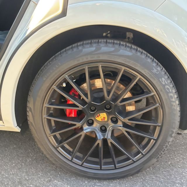 Used 2023 Porsche Cayenne GTS image 12