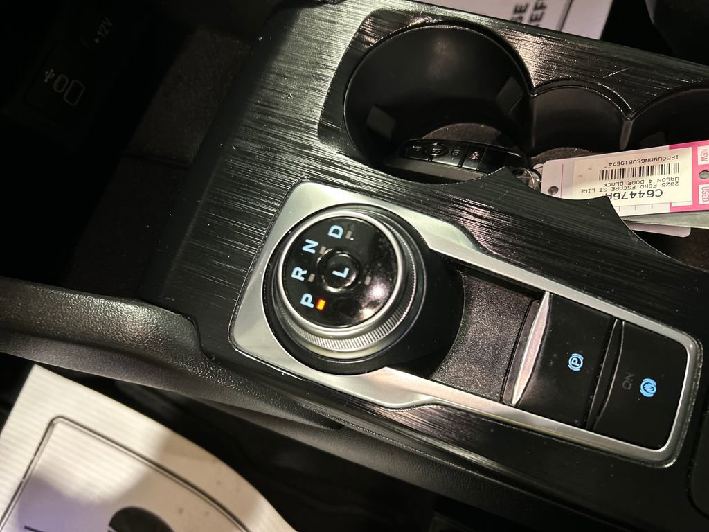 Used 2025 Ford Escape ST-Line image 19