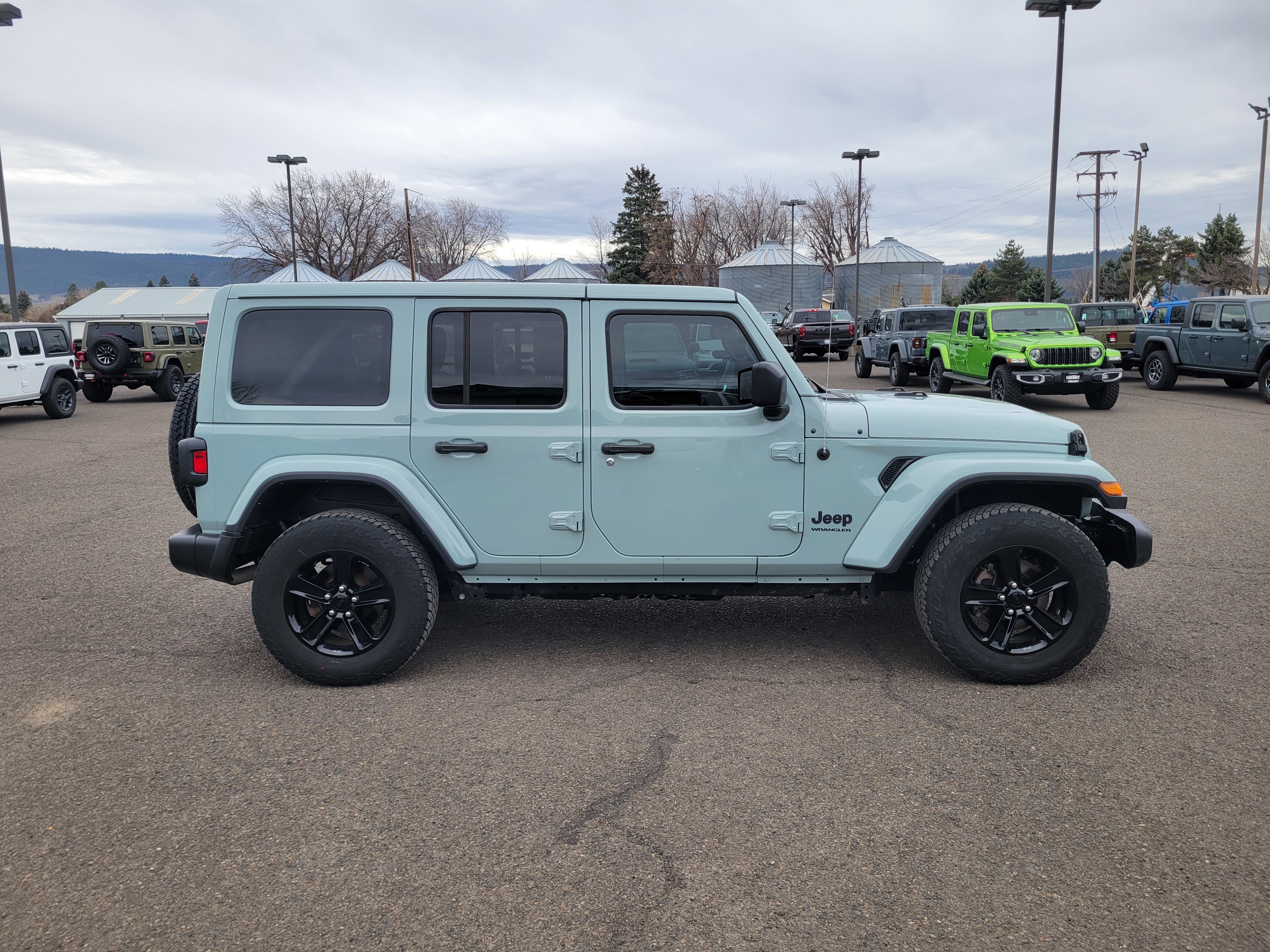 Used 2023 Jeep Wrangler Unlimited Sahara image 2