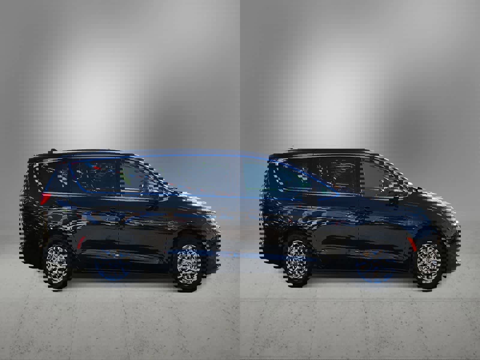 Certified 2023 Chrysler Voyager LX image 10