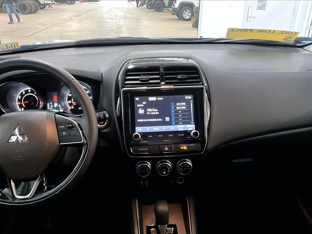 Used 2025 Mitsubishi Outlander Sport SE AWD/4WD image 18