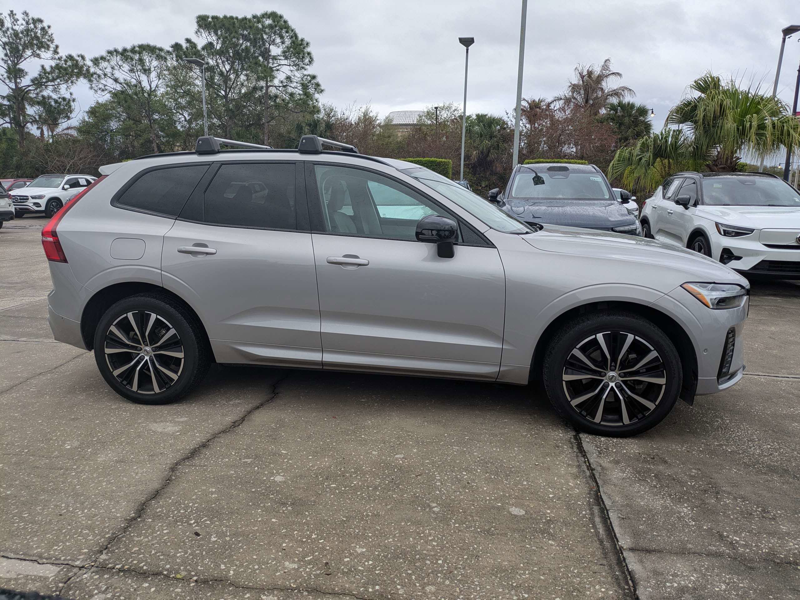 Used 2024 Volvo XC60 B5 Plus w/ Protection Package Premier image 3
