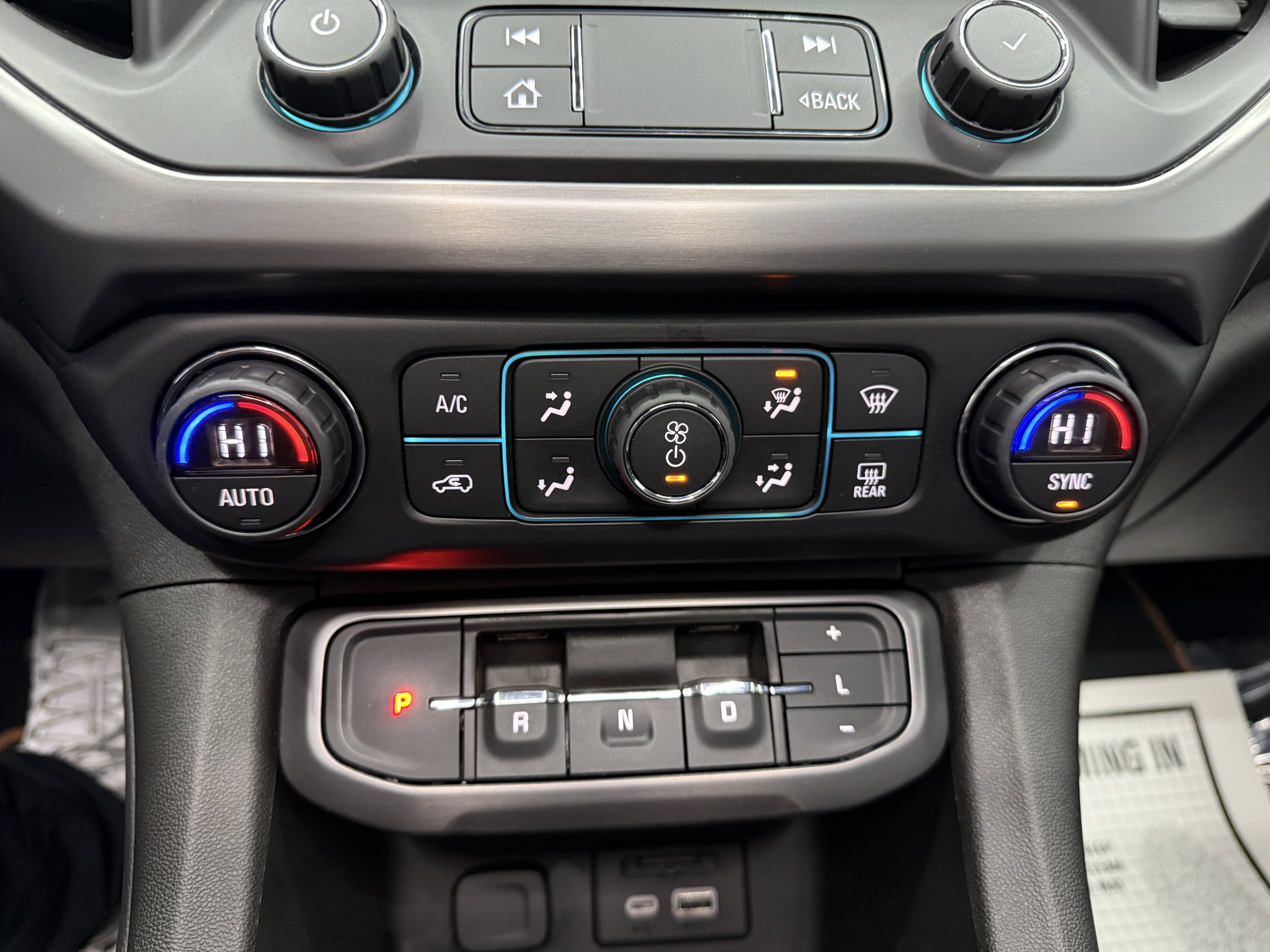 Used 2021 GMC Acadia AT4 image 21