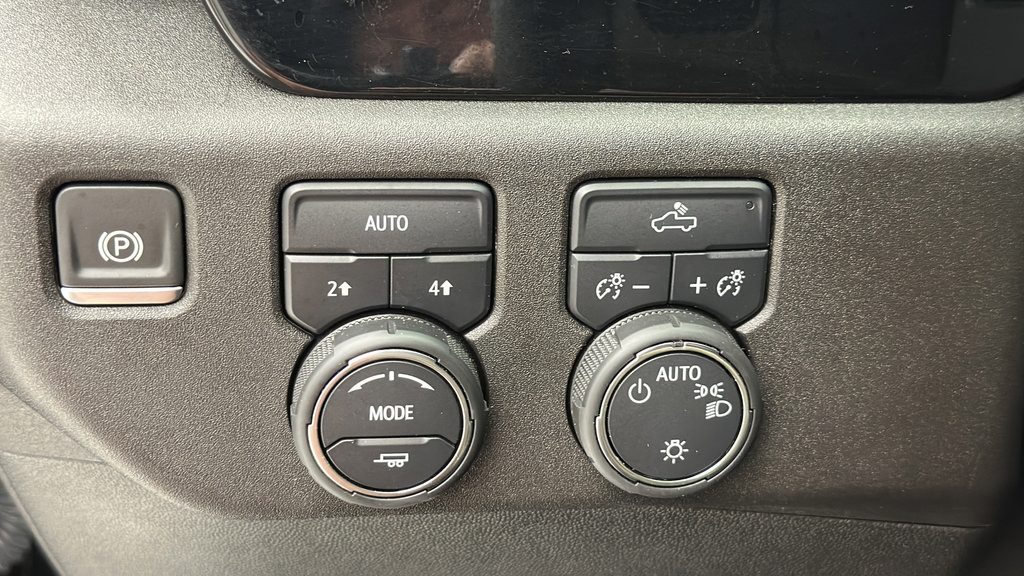 Used 2024 Chevrolet Silverado 1500 LT AWD/4WD image 20