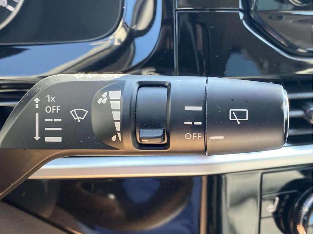 Used 2025 Nissan Pathfinder SL FWD image 23