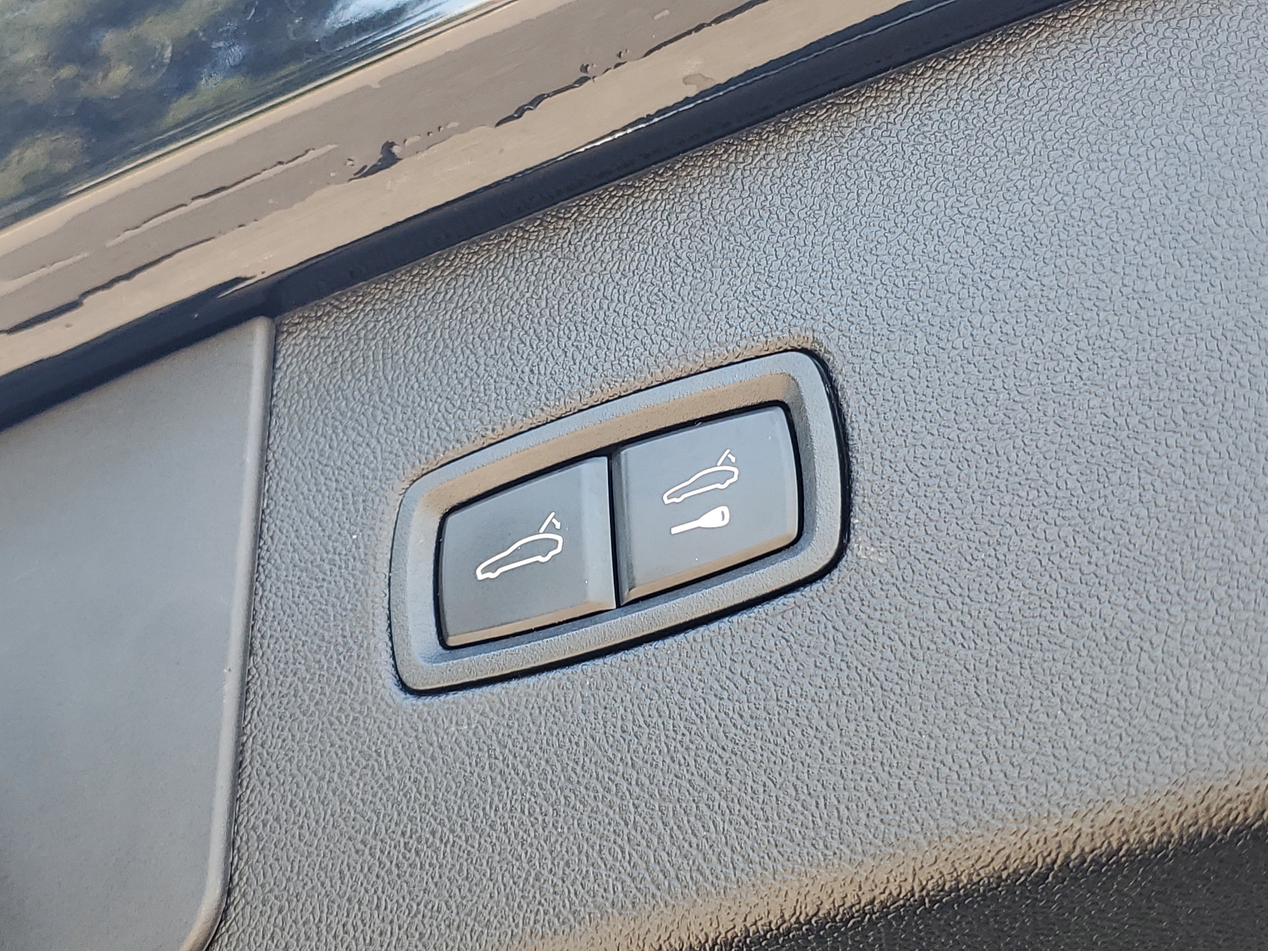 Used 2022 Porsche Cayenne AWD/4WD image 25
