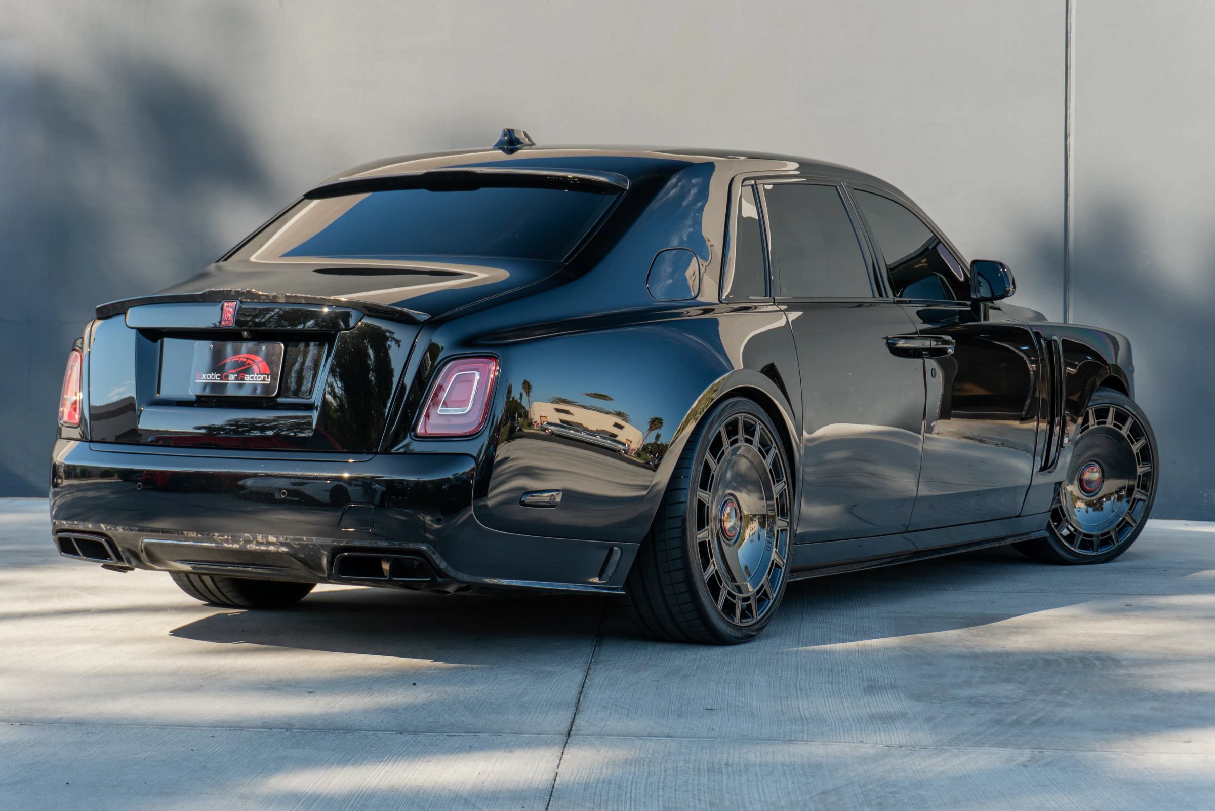 Used 2024 Rolls-Royce Phantom Sedan w/ The Phantom Package RWD image 7