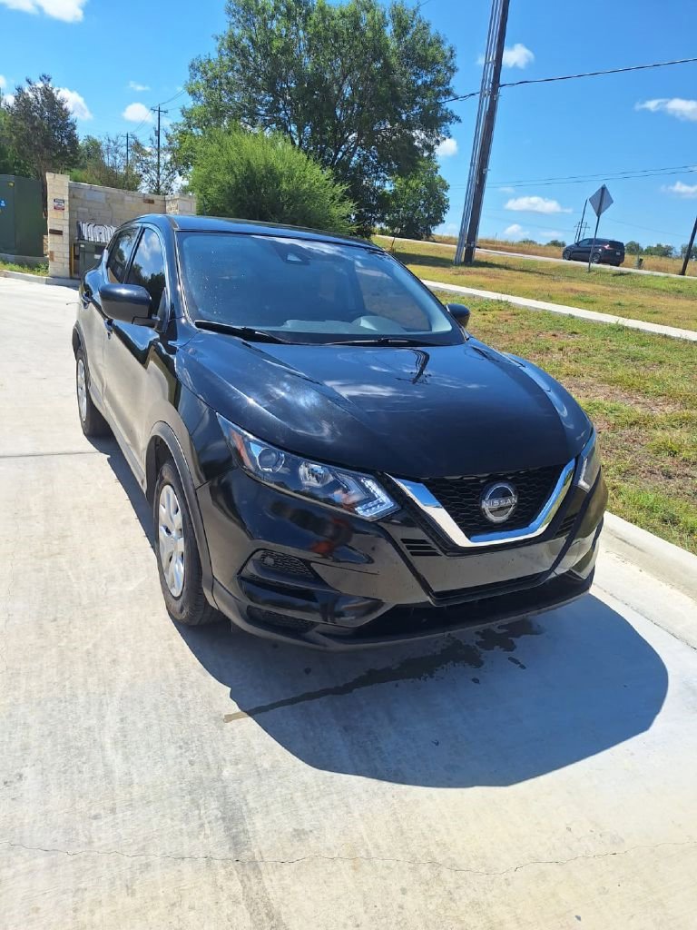 Used 2020 Nissan Rogue Sport S image 1