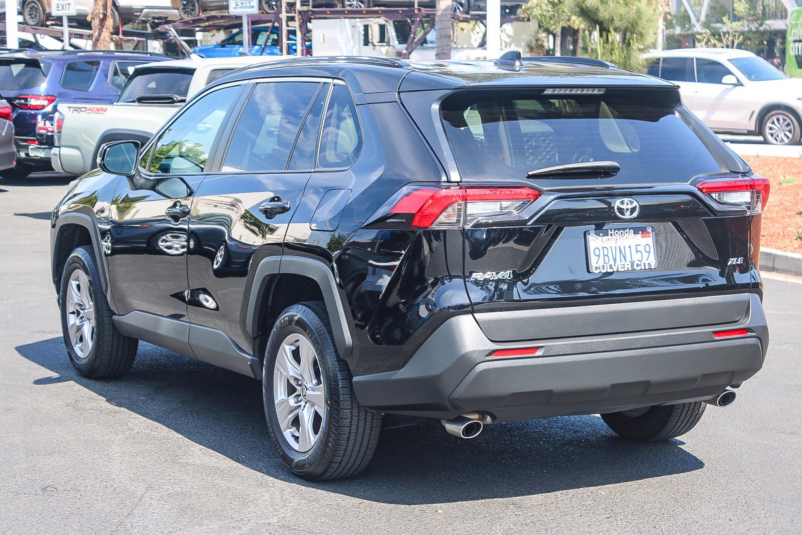 Used 2022 Toyota RAV4 XLE w/ Convenience Package image 7