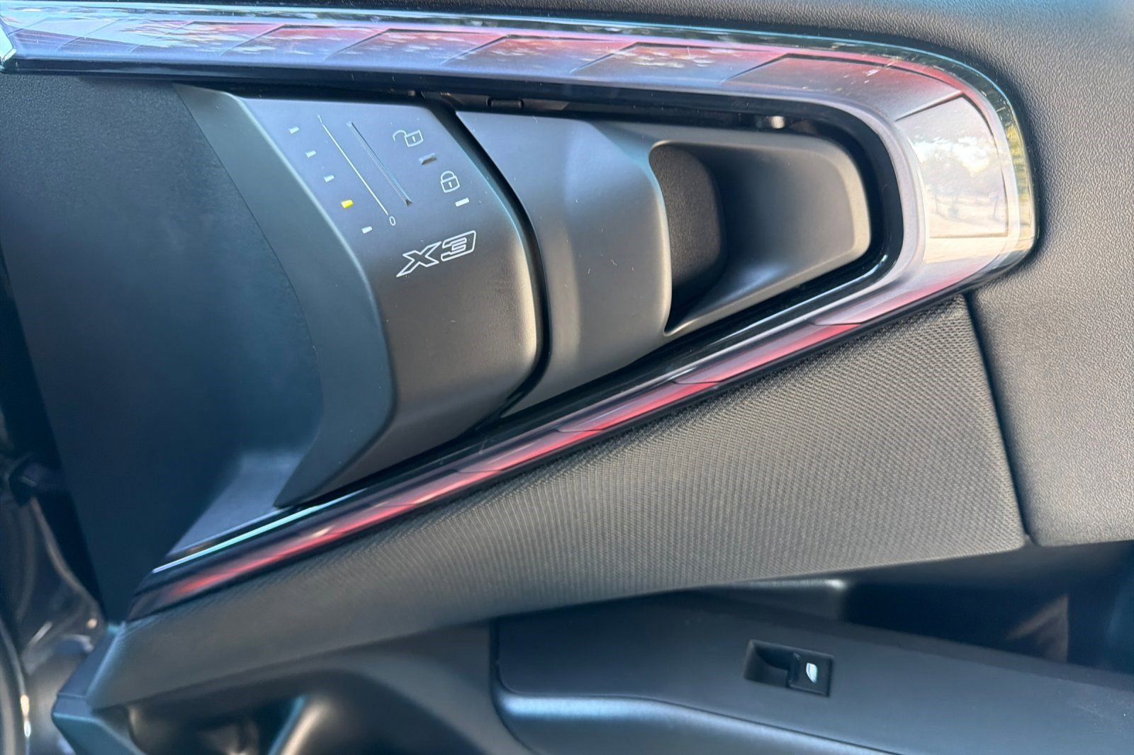 Used 2025 BMW X3 xDrive30i w/ Convenience Package image 21