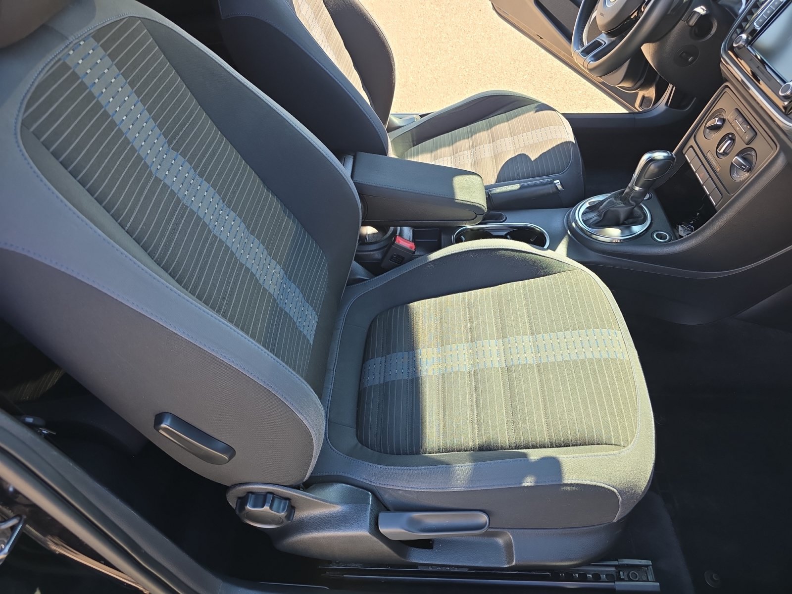 Used 2014 Volkswagen Beetle R-Line FWD image 19