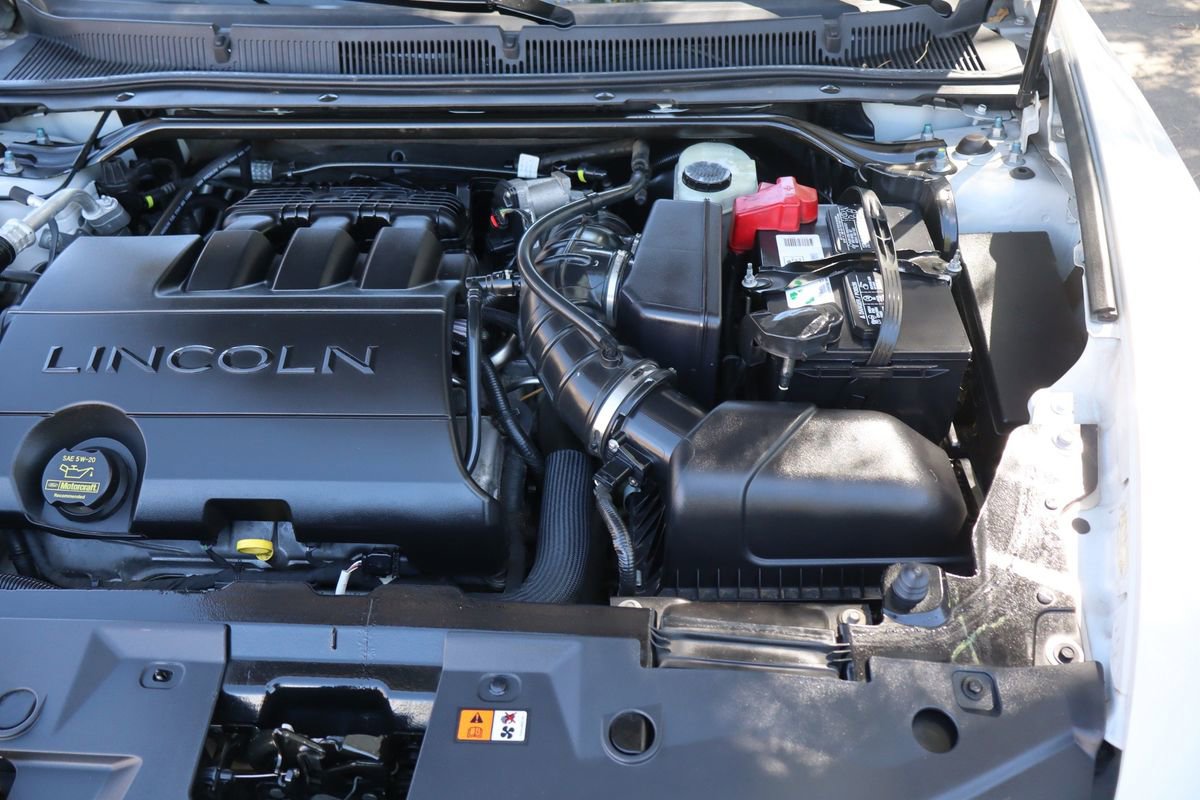 Used 2012 Lincoln MKS AWD image 40