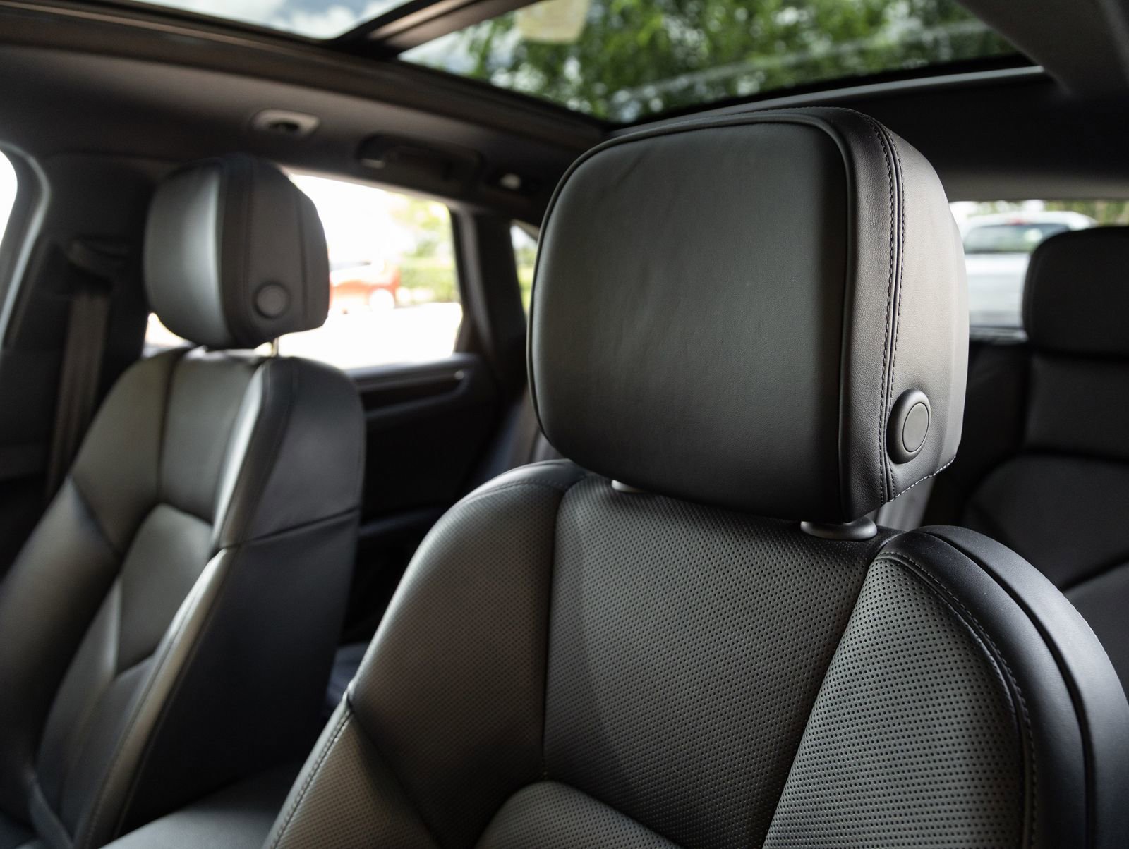 Certified 2023 Porsche Macan AWD/4WD image 22