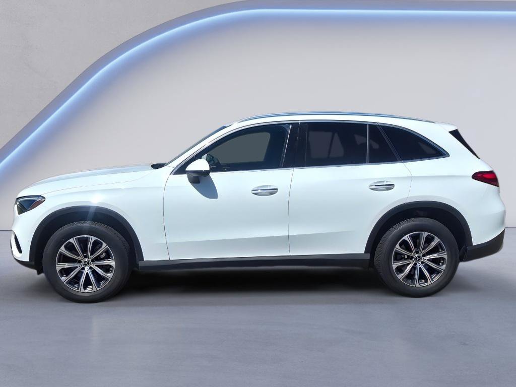 Used 2024 Mercedes-Benz GLC 300 4MATIC image 2