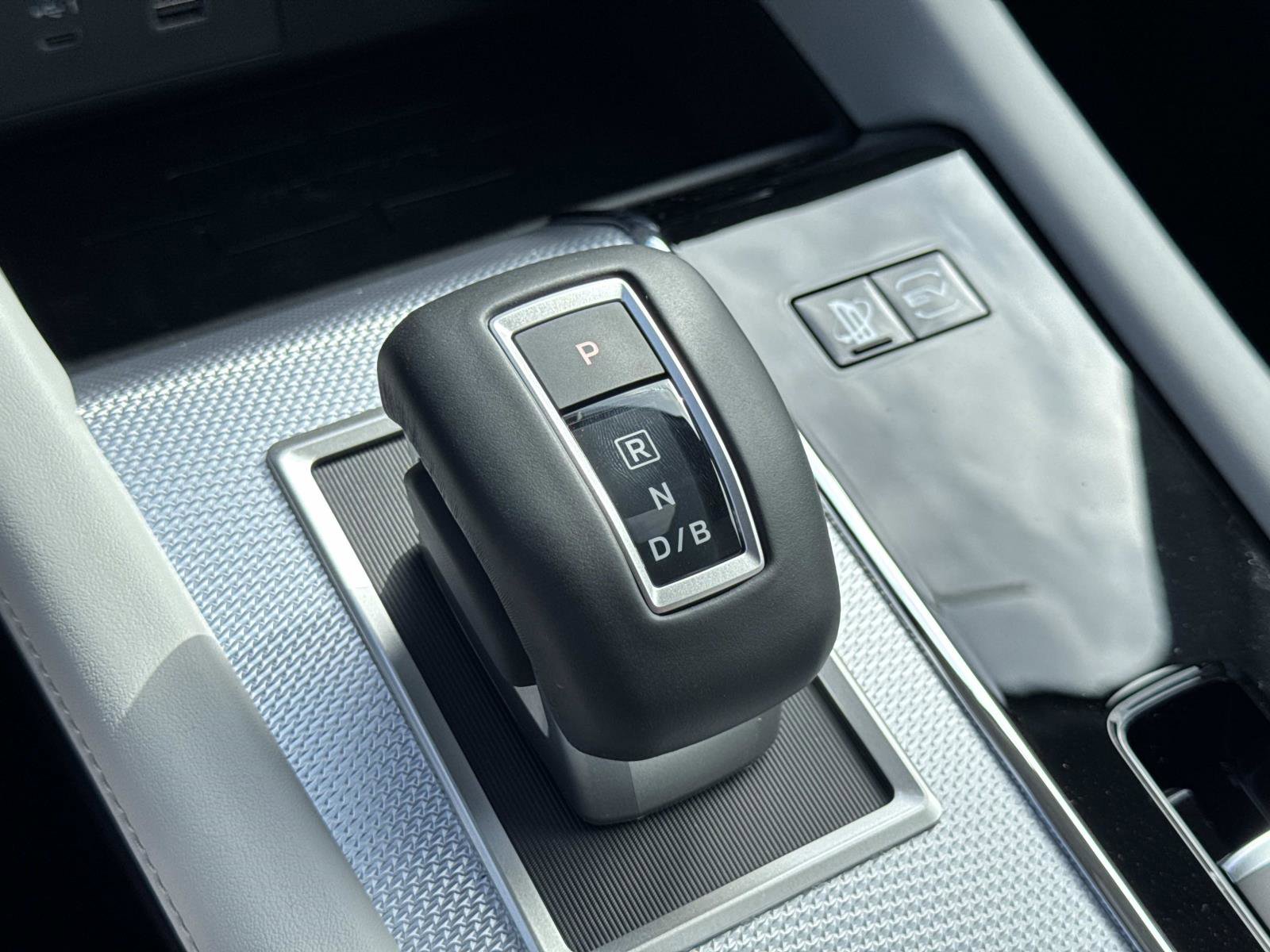 New 2025 Mitsubishi Outlander SEL image 28