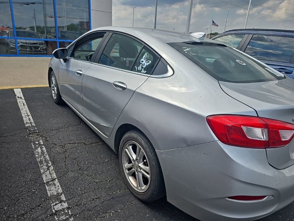 Used 2017 Chevrolet Cruze LT FWD image 5