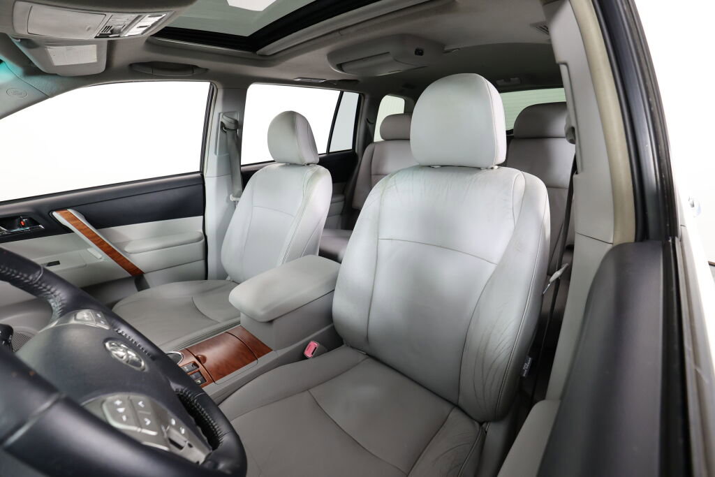 Used 2009 Toyota Highlander Limited AWD/4WD image 11