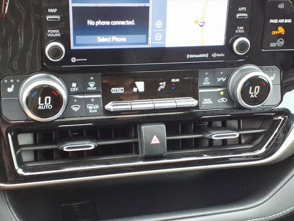Certified 2021 Toyota Highlander XLE AWD/4WD image 29