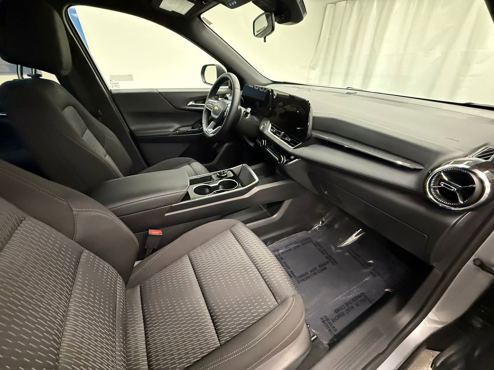 Used 2026 Chevrolet Equinox LT image 8