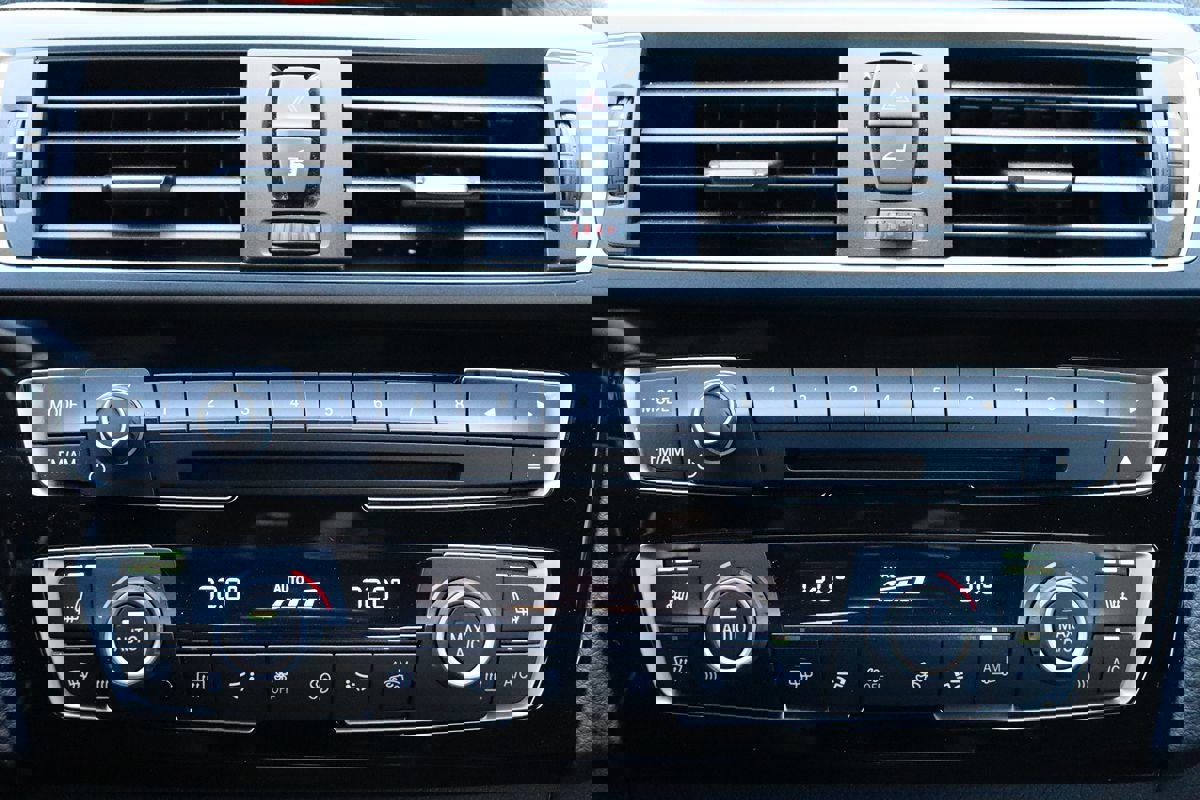 Used 2017 BMW M2 image 26