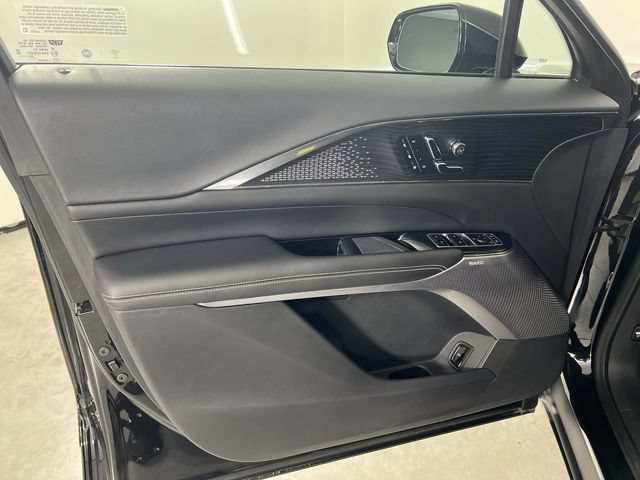 Used 2023 Cadillac Lyriq 2WD image 23