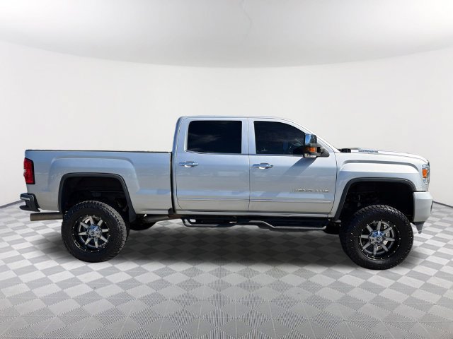 Used 2019 GMC Sierra 2500 Denali w/ Duramax Plus Package AWD/4WD image 4
