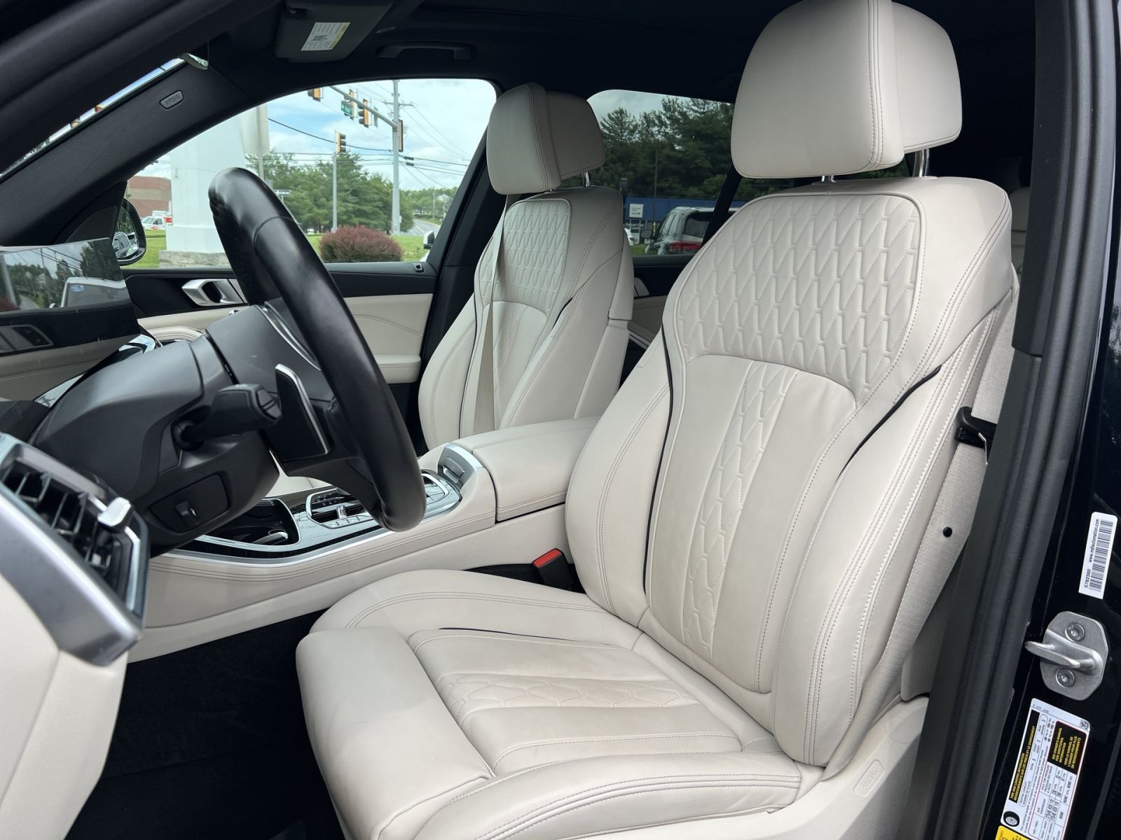 Used 2024 BMW X5 xDrive40i w/ M Sport Package AWD/4WD image 13