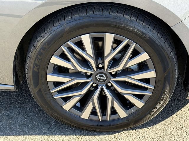 Used 2025 Nissan Altima 2.5 SV FWD image 9