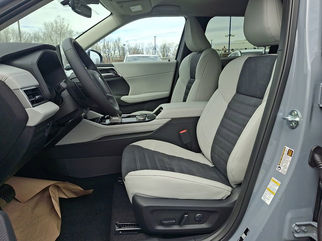 New 2026 Mitsubishi Outlander SE image 7