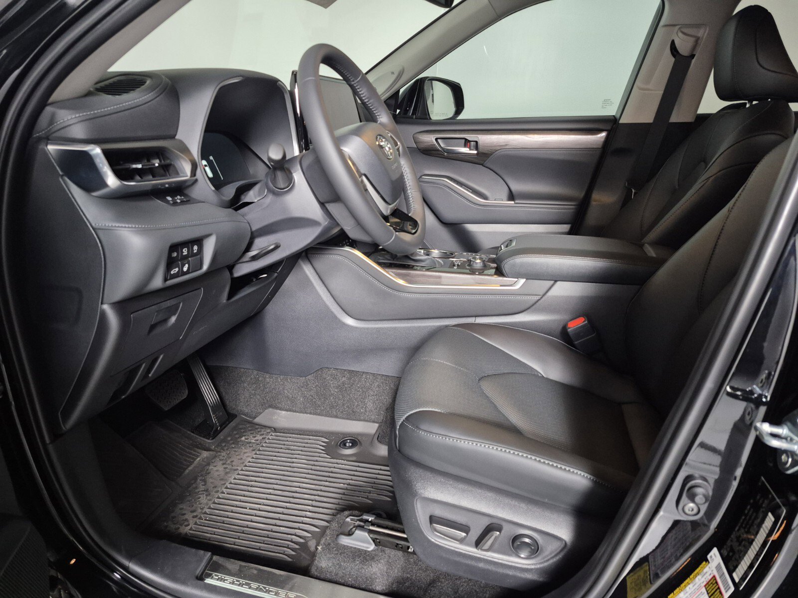 New 2026 Toyota Highlander Limited image 16