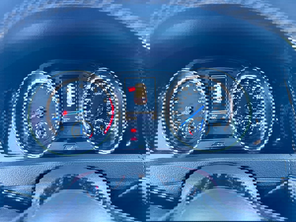 Used 2016 Volkswagen Golf R 4-Door image 22