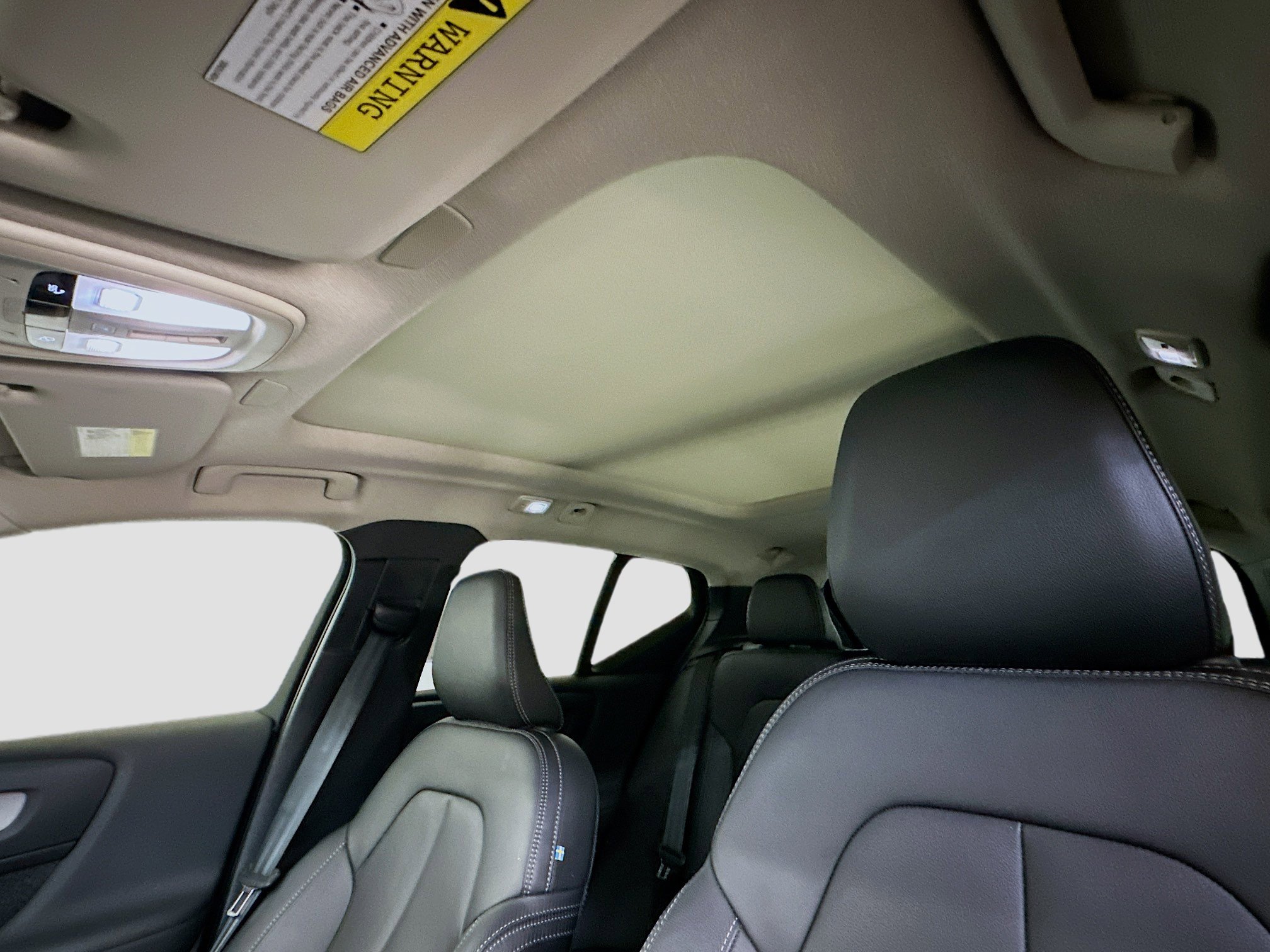 Used 2025 Volvo XC40 B5 Plus image 27