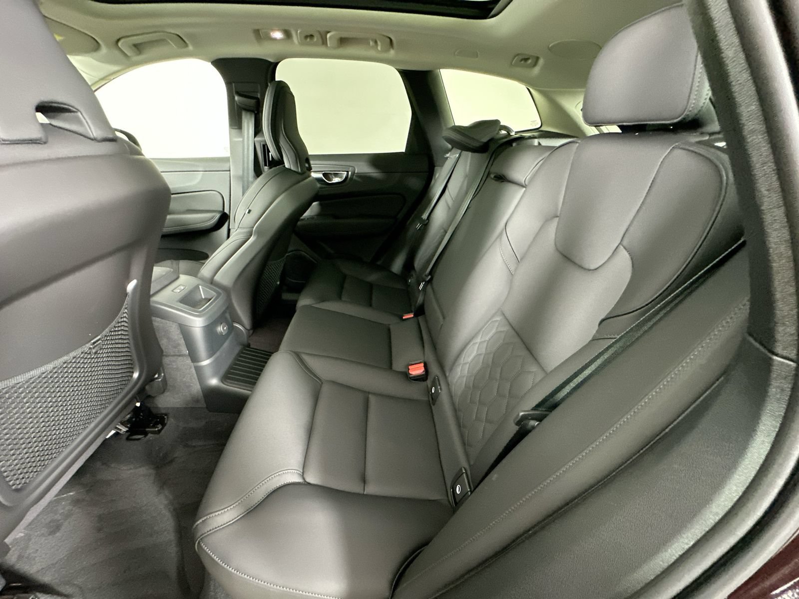 New 2026 Volvo XC60 T8 Plus w/ Protection Package Premier AWD/4WD image 36