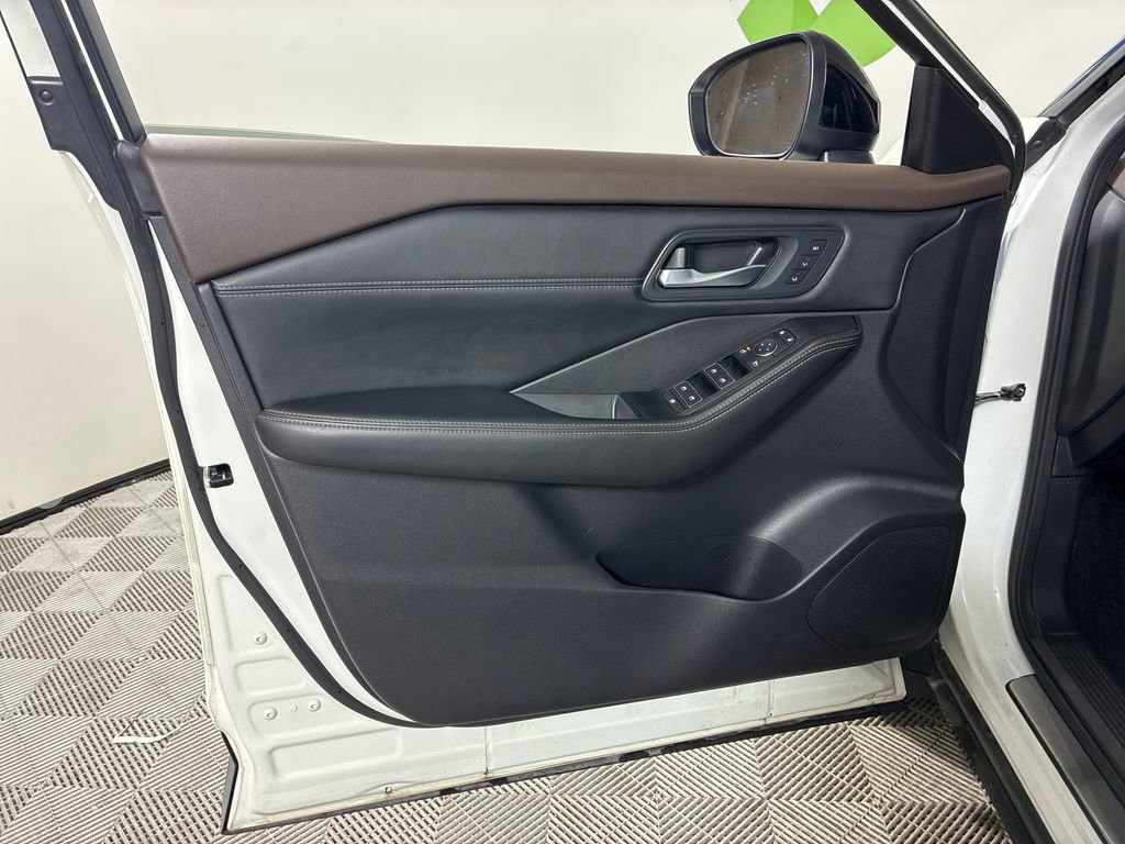 Used 2023 Nissan Rogue SL w/ SL Premium Package image 28