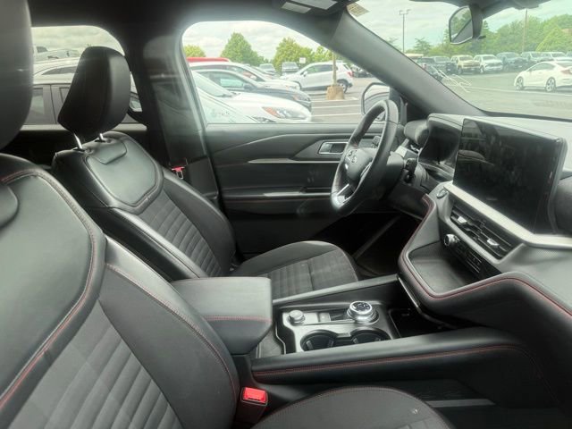 Used 2025 Ford Explorer ST-Line w/ ST-Line Street Pack AWD/4WD image 4
