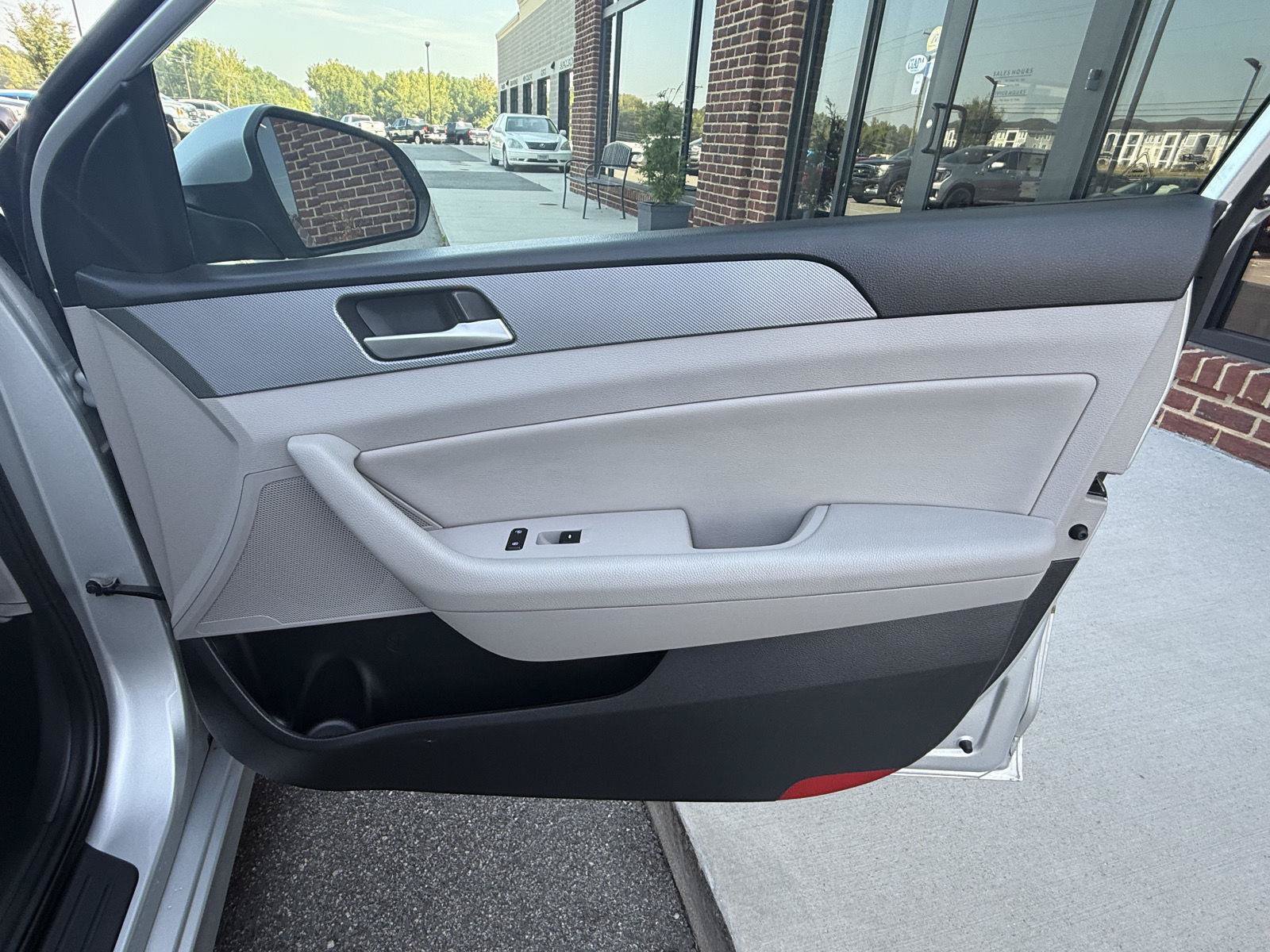 Used 2018 Hyundai Sonata SEL w/ Tech Package 02 FWD image 19