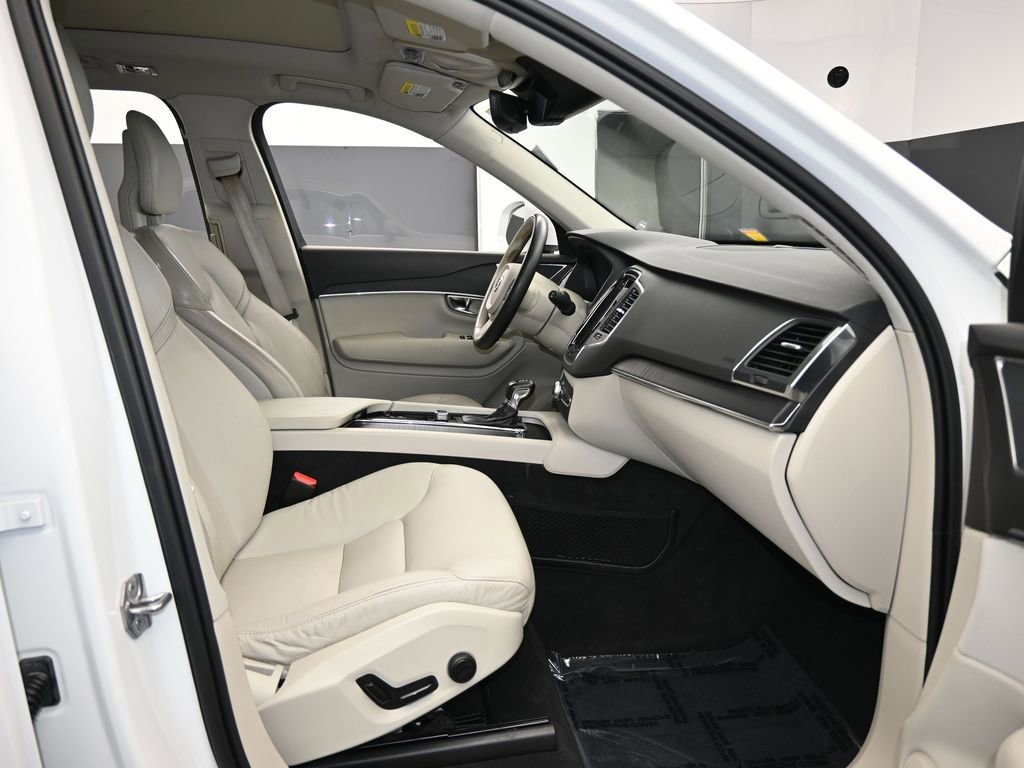 Used 2020 Volvo XC90 T5 Momentum w/ Protection Package Premier image 45