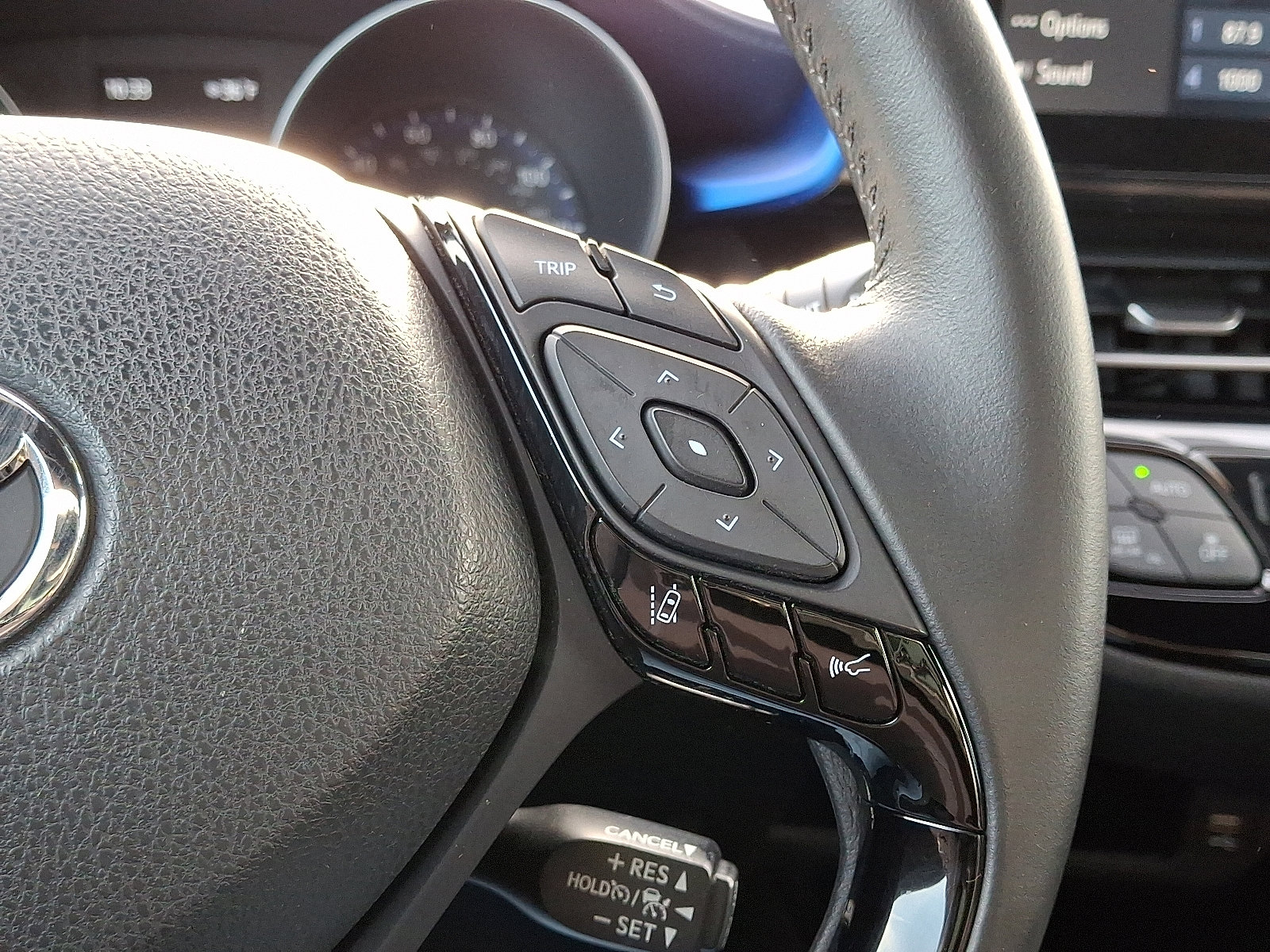 Certified 2021 Toyota C-HR XLE image 22