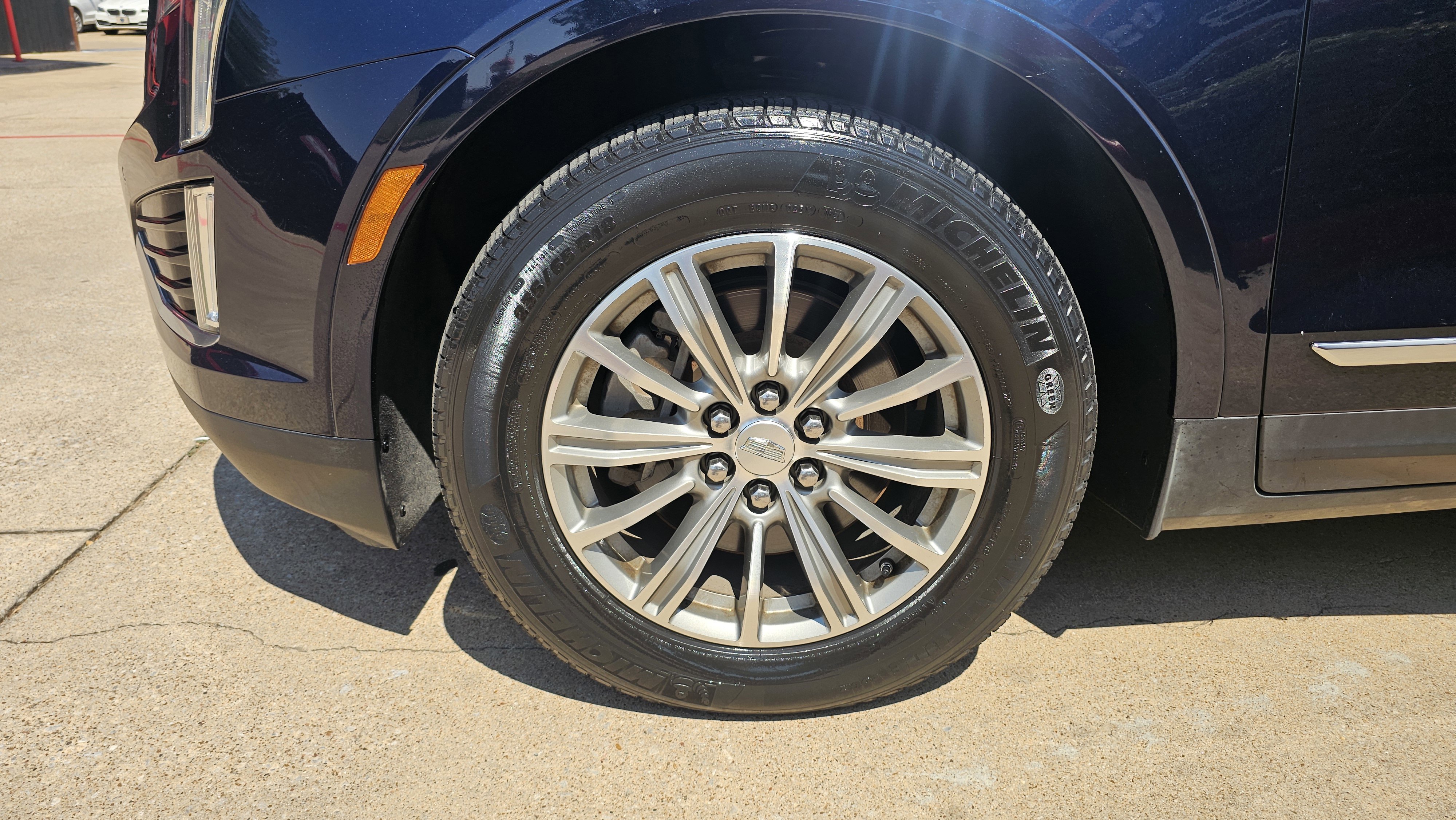 Used 2017 Cadillac XT5 Luxury w/ Driver Awareness Package FWD image 13