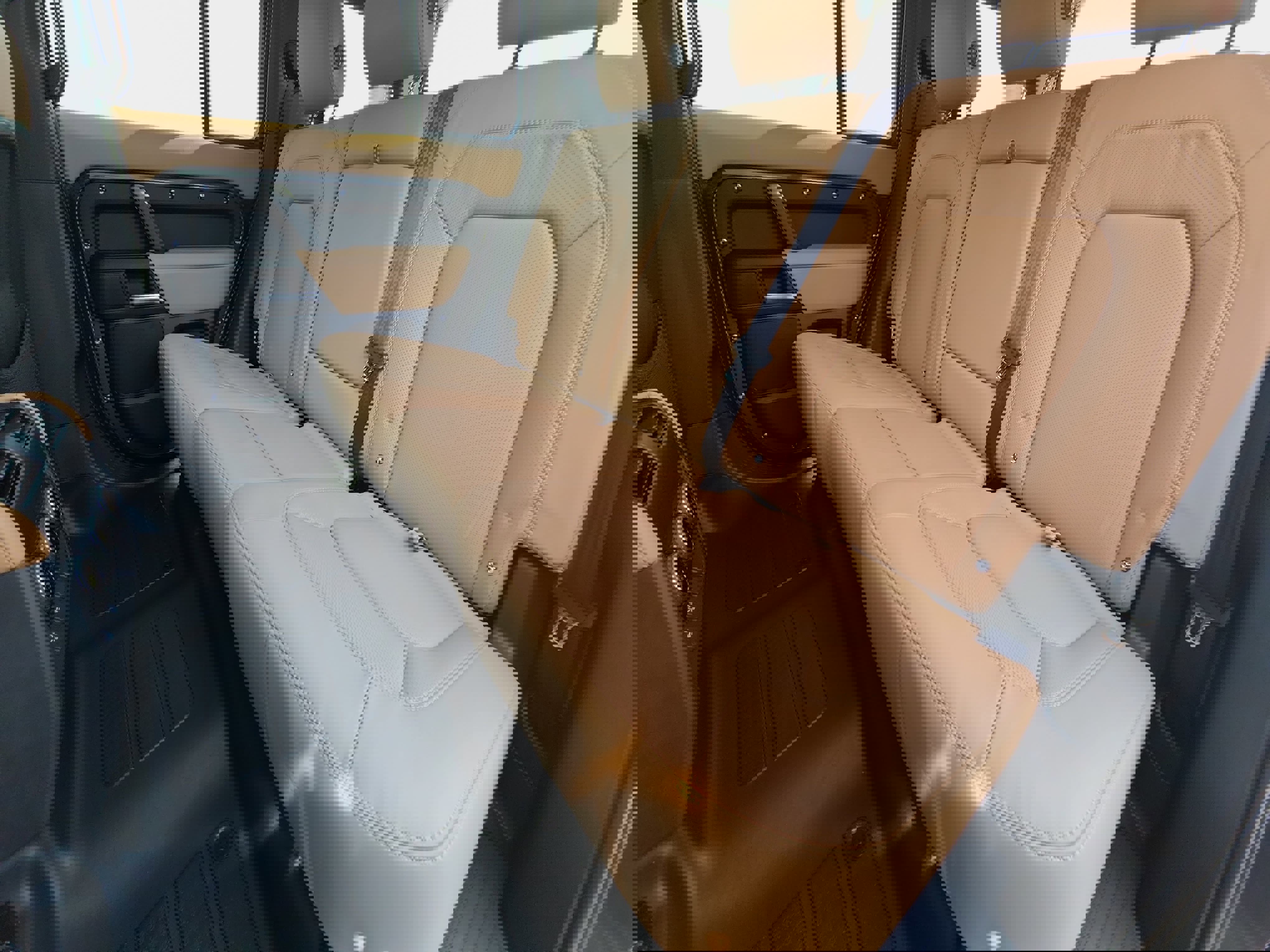 Certified 2025 Land Rover Defender 110 X-Dynamic SE image 13