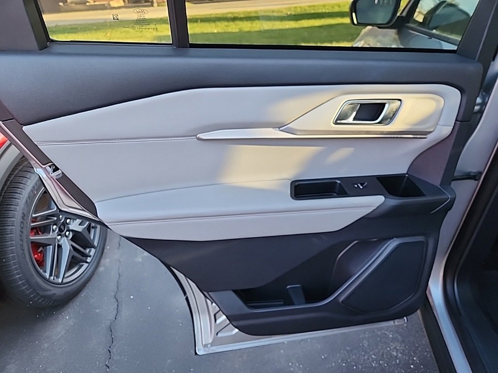 New 2025 Ford Explorer Active w/ Active Comfort Package image 26