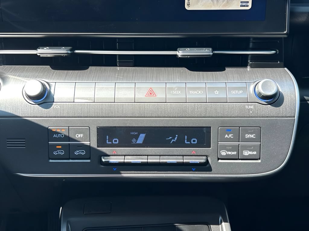 Used 2024 Hyundai Kona SEL w/ Convenience Package FWD image 17