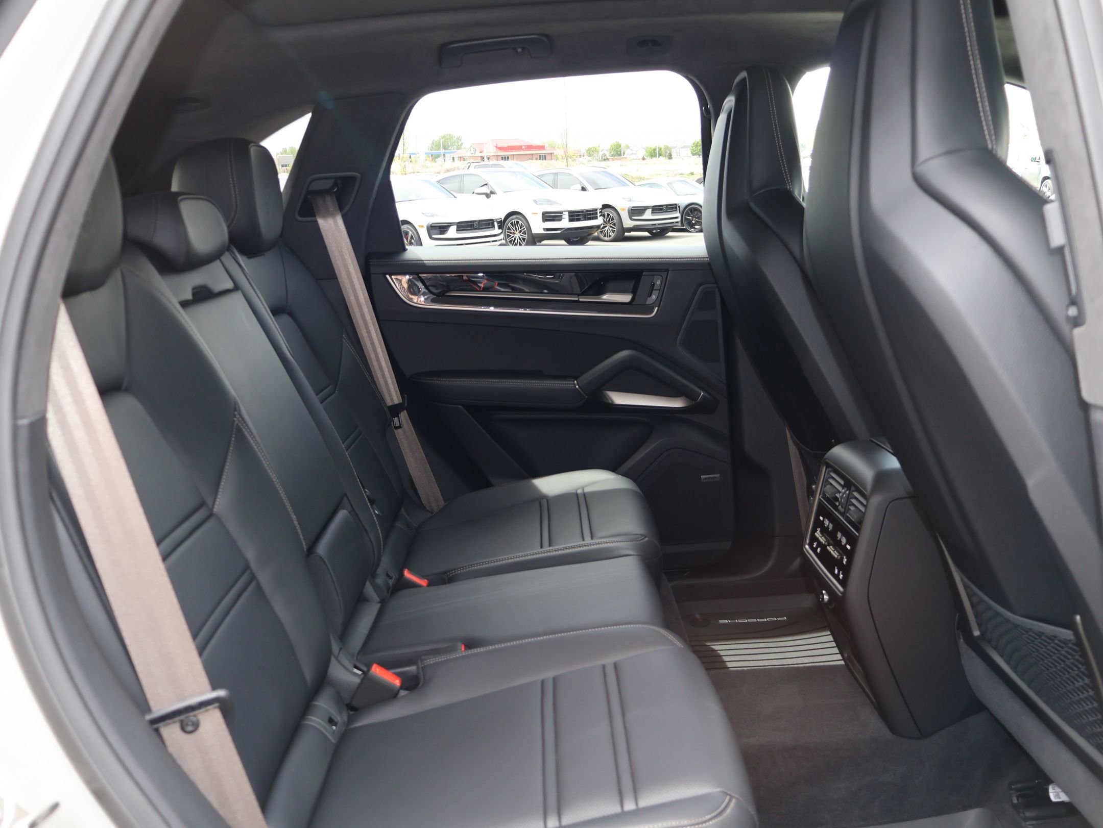 Used 2025 Porsche Cayenne Turbo image 25