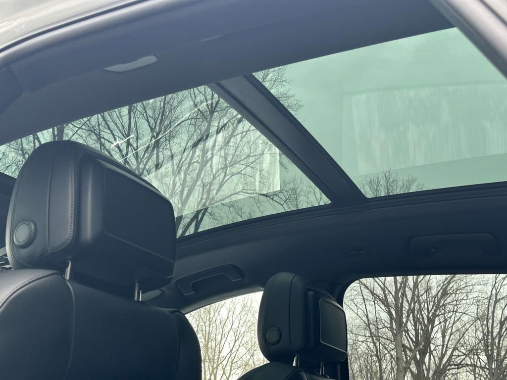 Certified 2026 Porsche Macan image 17