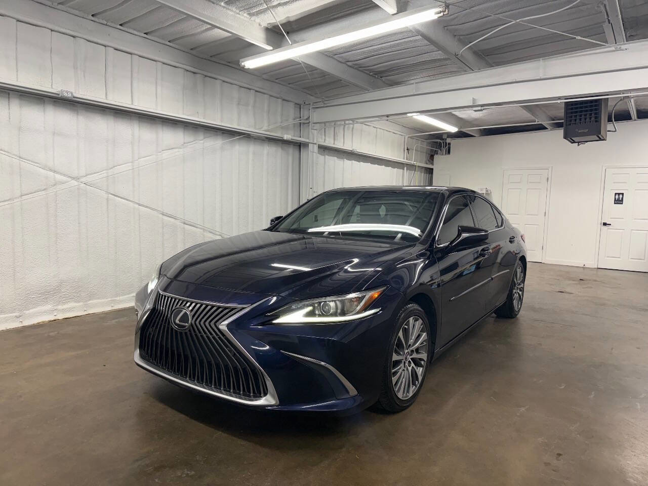 Used 2019 Lexus ES 350 image 3