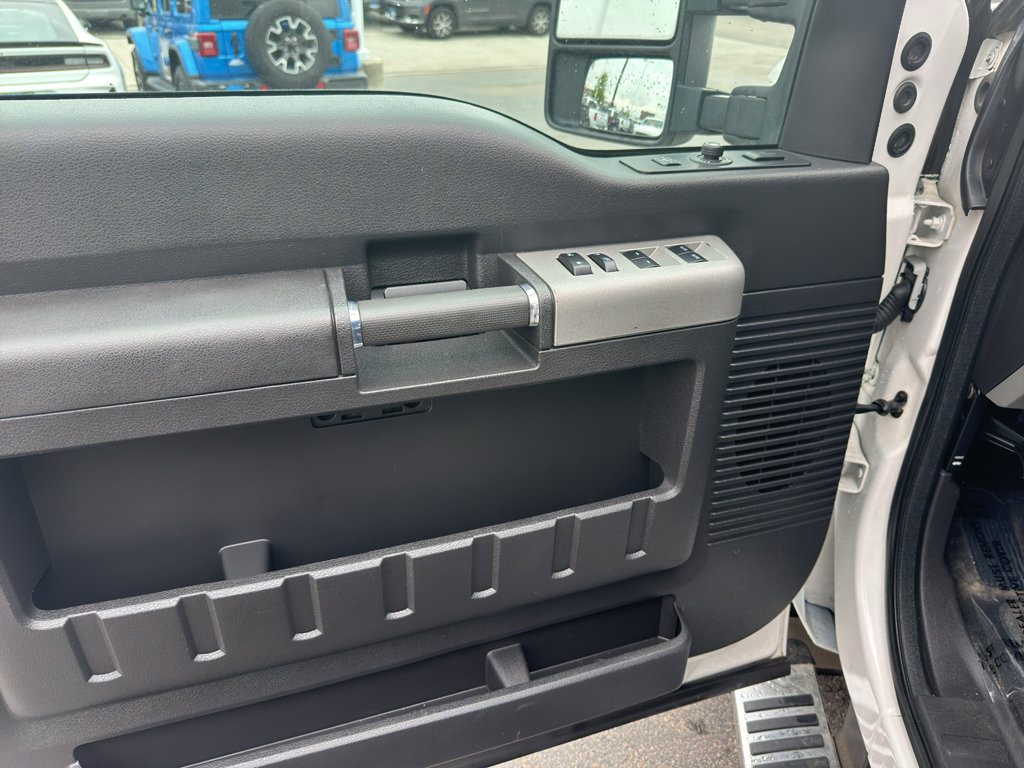 Used 2015 Ford F250 Lariat w/ Lariat Ultimate Package AWD/4WD image 16