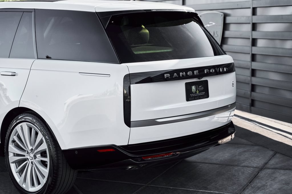 Used 2024 Land Rover Range Rover SV AWD/4WD image 10