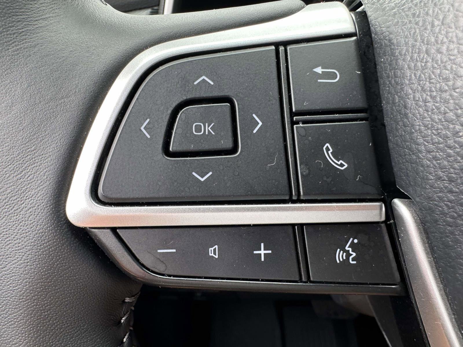 Used 2025 Toyota Highlander XSE image 39